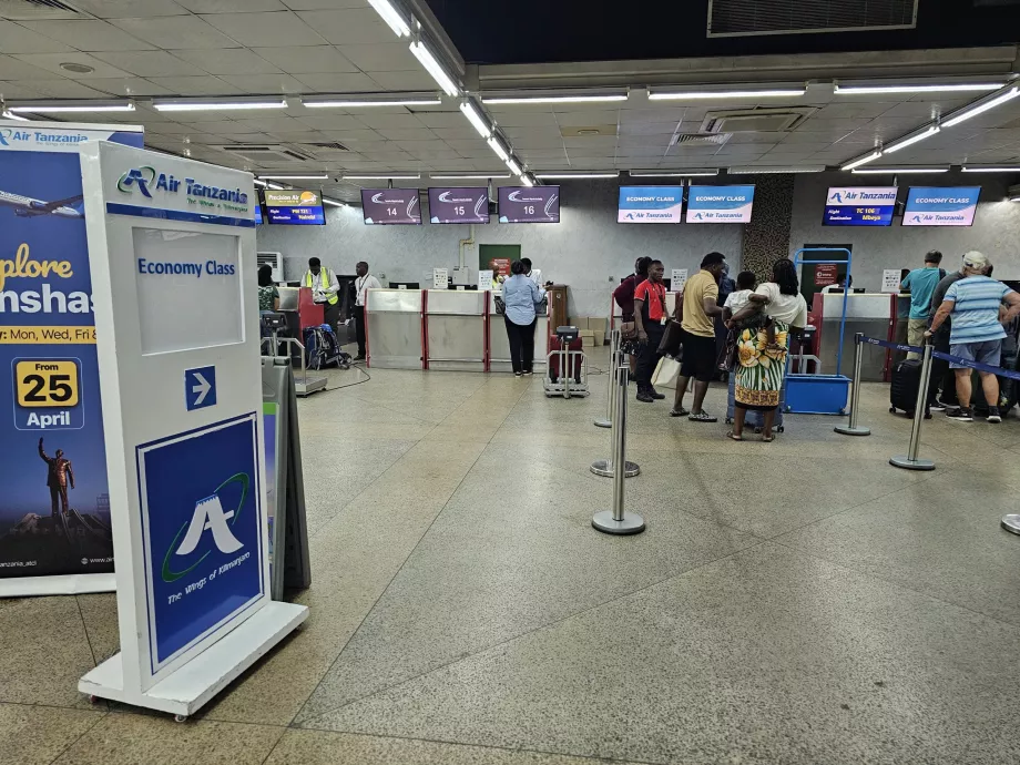 Реєстрація в аеропорту Дар-ес-Салама