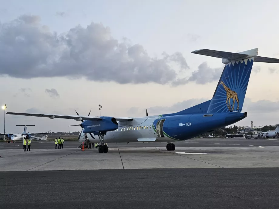 Air Tanzania, De havilland Dash 400