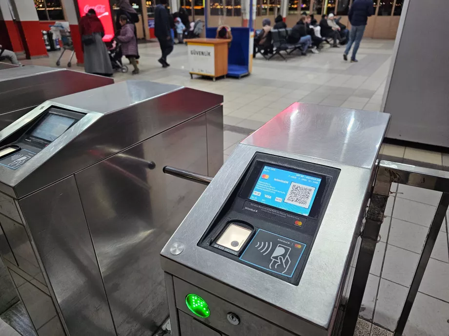 Оплата карткою або Istanbulkart на поромах