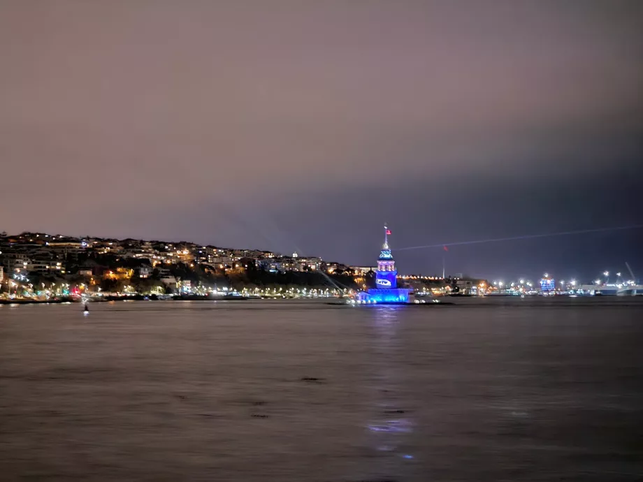 Нічний поромний круїз