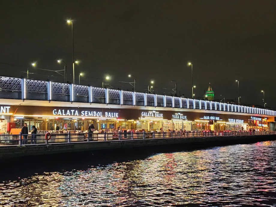 Галатський міст вночі