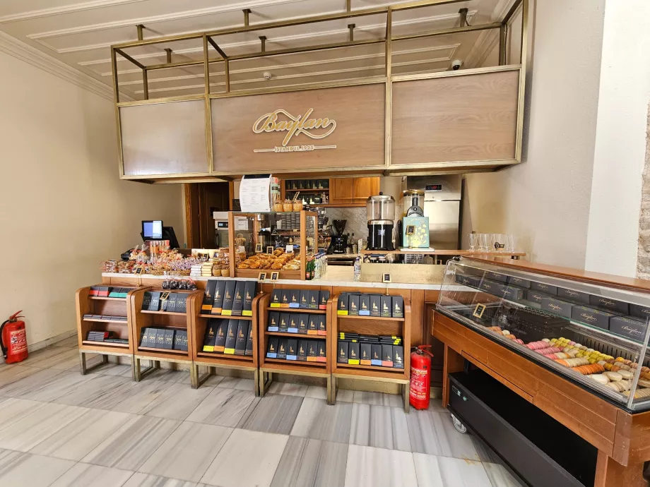 Кафе в Дівочій вежі