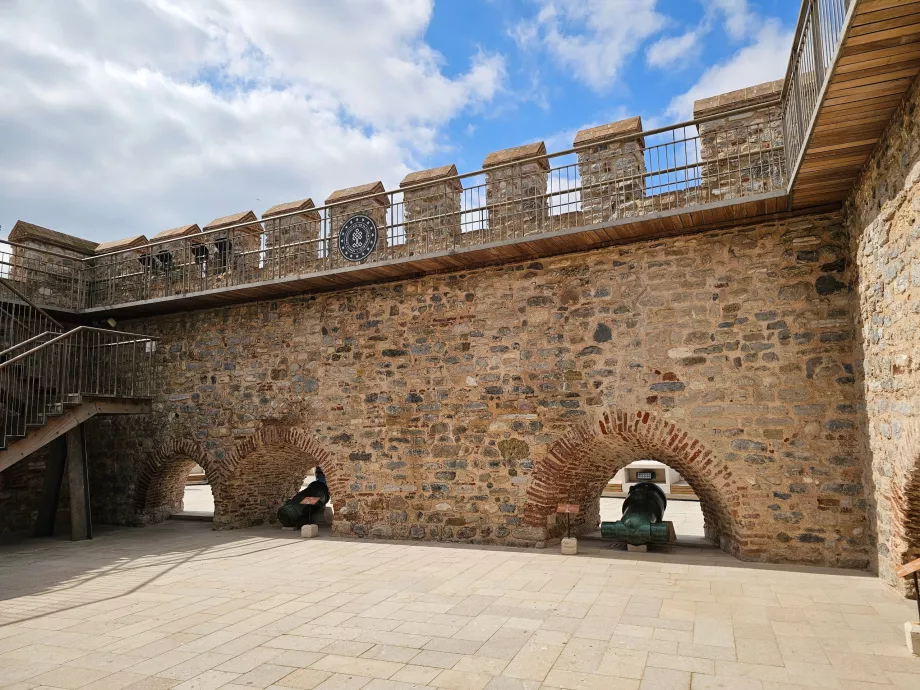 Вежа для дівчат