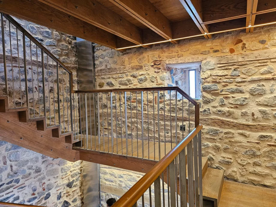 Вежа для дівчат