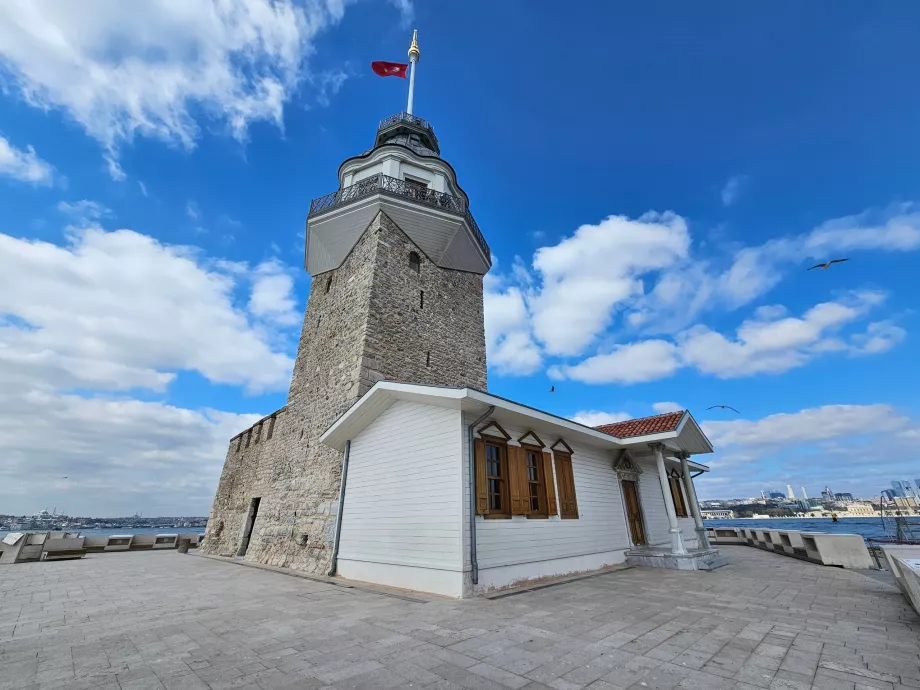 Вежа для дівчат