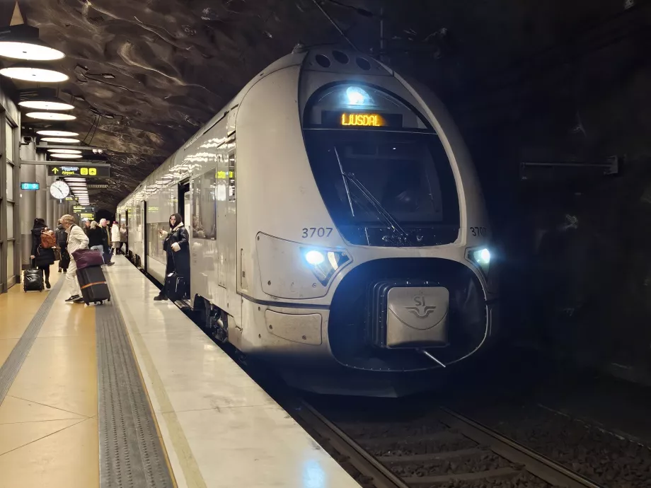 Поїзд, станція Arlanda C