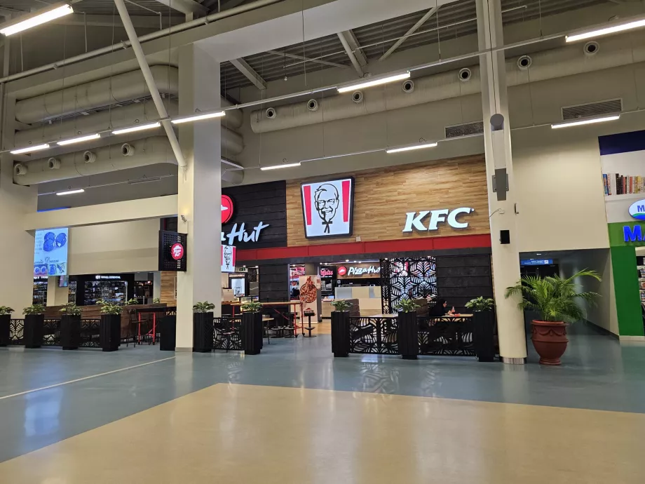 KFC, транзитна секція, термінал 3