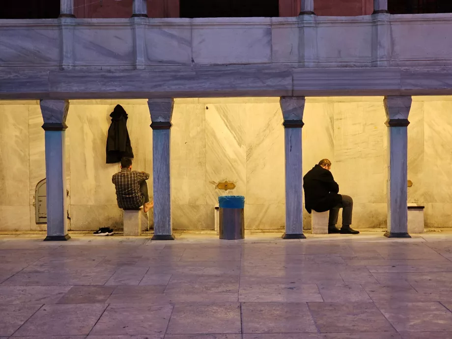 Блакитна мечеть, вбиральні