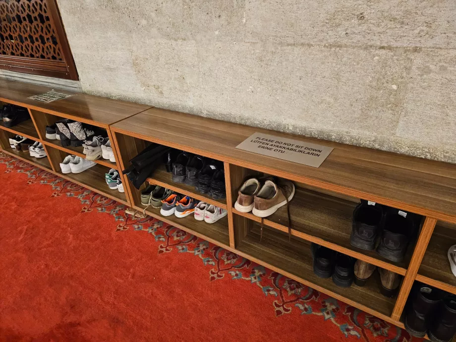 Мечеть Сулеймана, взуттєва зона