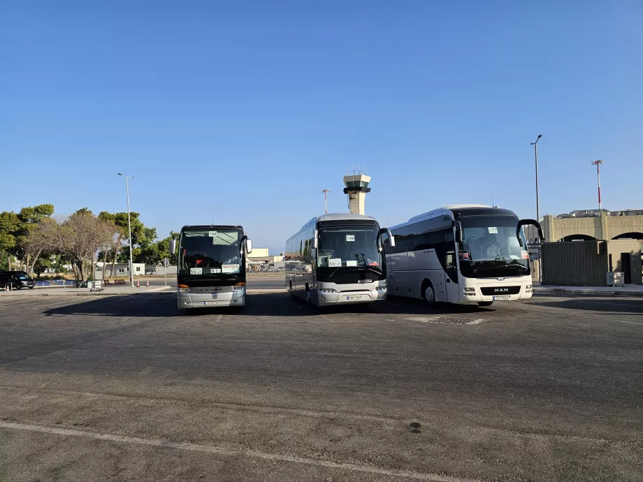 Зупинки туристичних автобусів