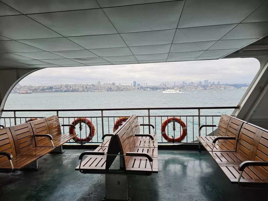 Зовнішня палуба на поромі