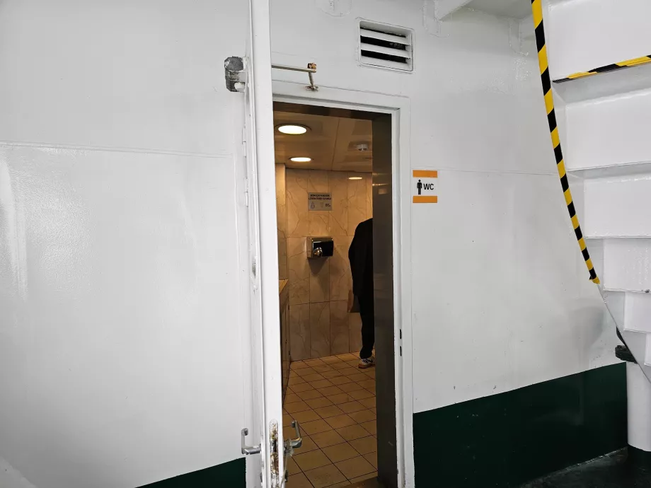 Туалети на поромі