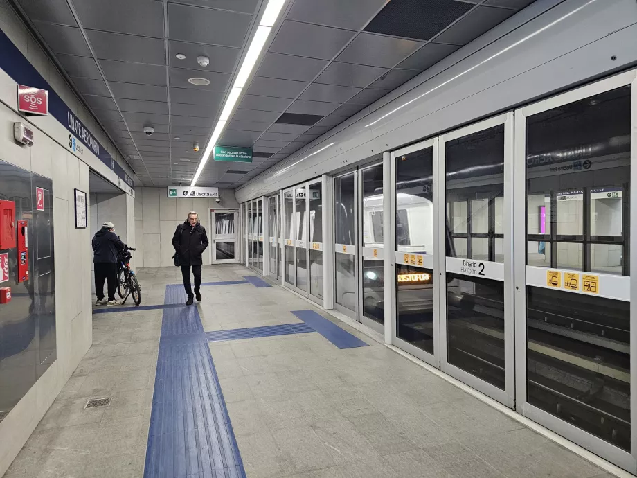 Станція метро "Аеропорт