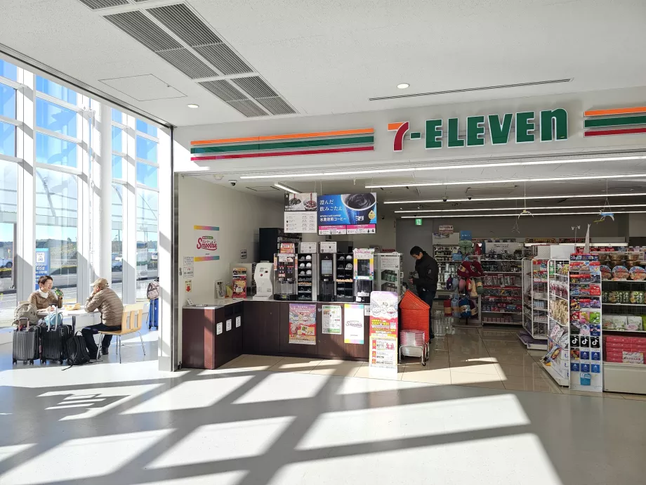 7-Eleven, перший поверх, громадська частина