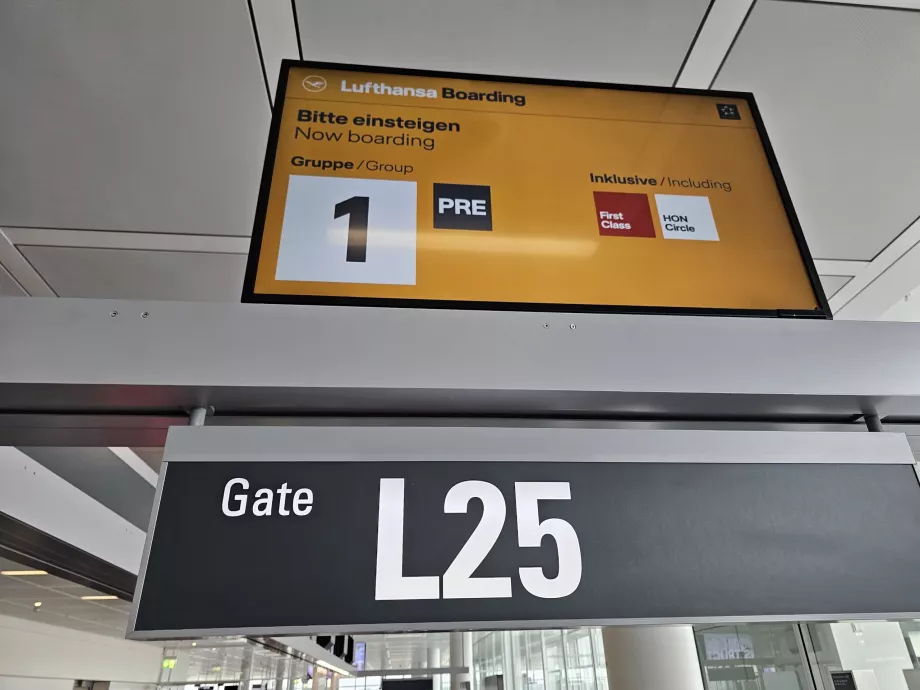 Вступ за групами