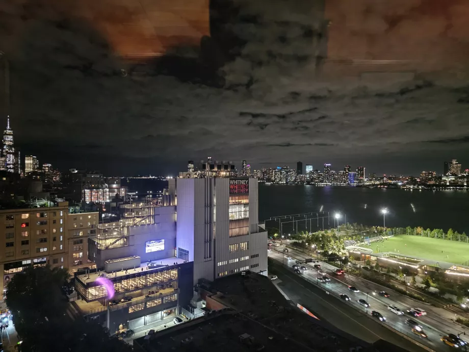 Нічний вид на річку Гудзон