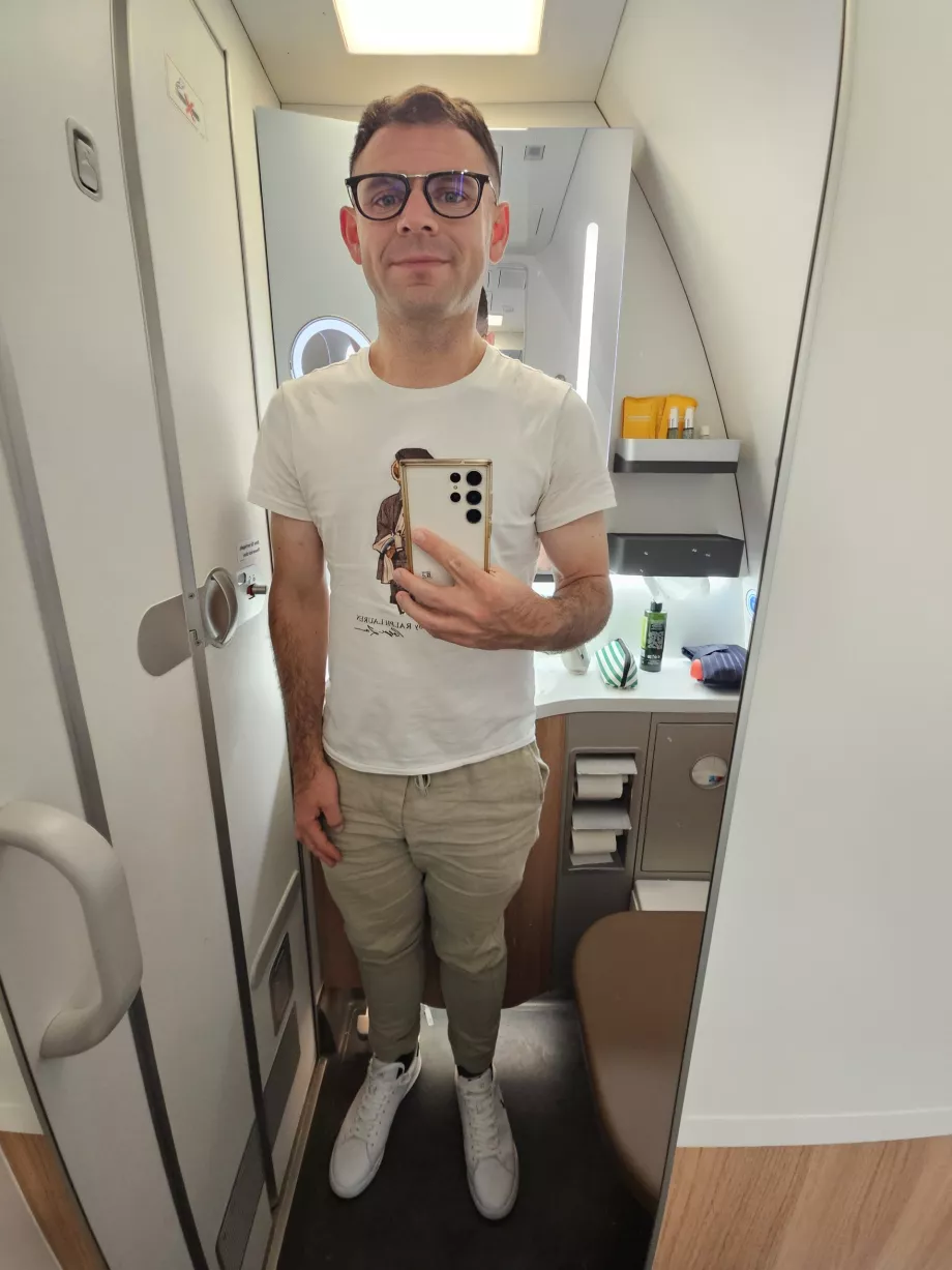 Крістофер на унітазі