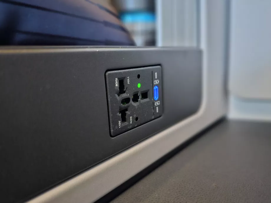 Універсальна розетка