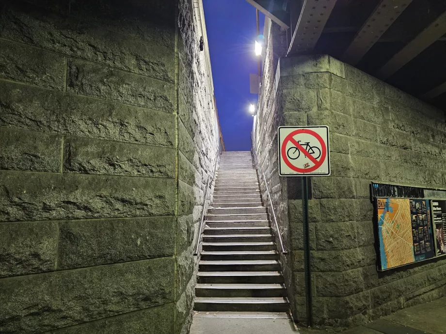 Сходи Бруклінського мосту