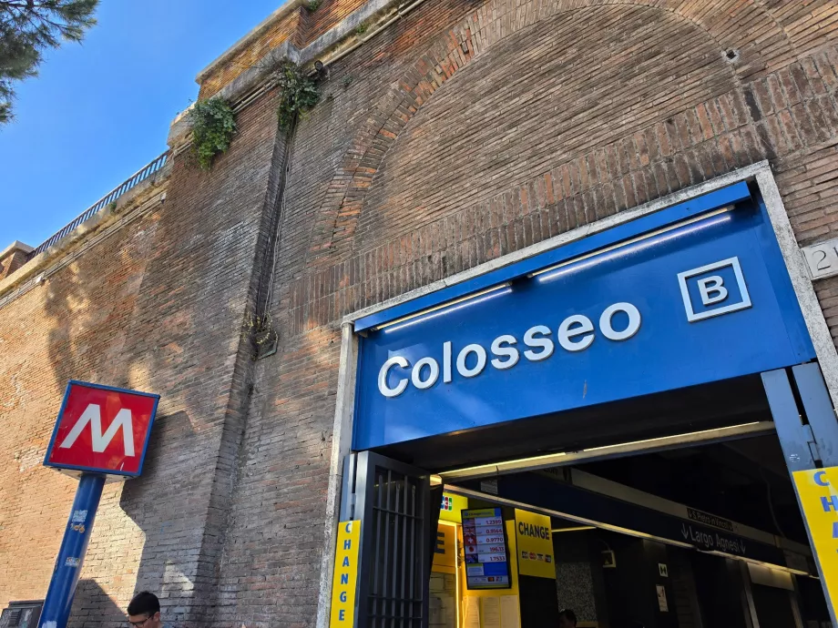 Станція метро Colosseo