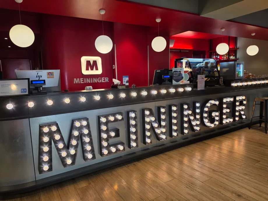Рецепція готелю Meininger