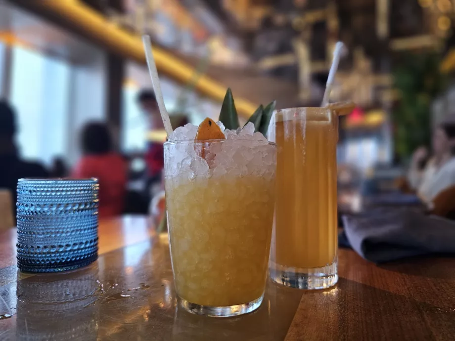 Більше коктейлів у ресторані Peak