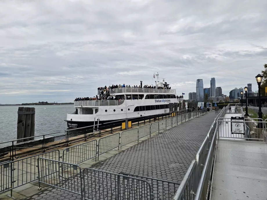 Човновий причал Стейт-Сіті Круїзи