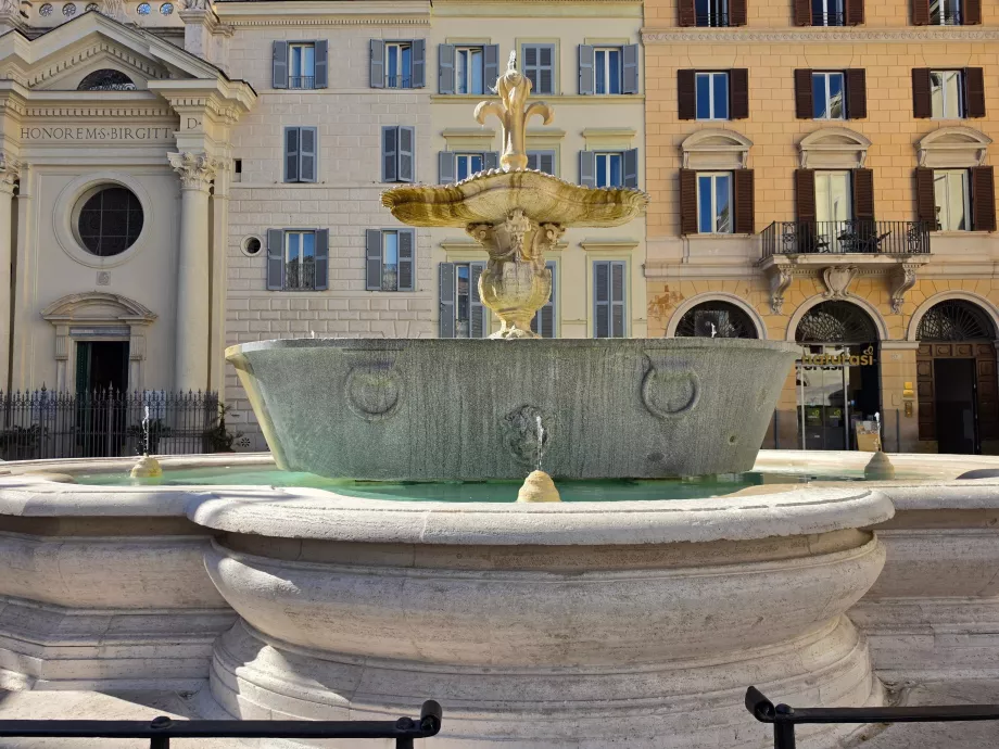 Campo de' Fiori, фонтан