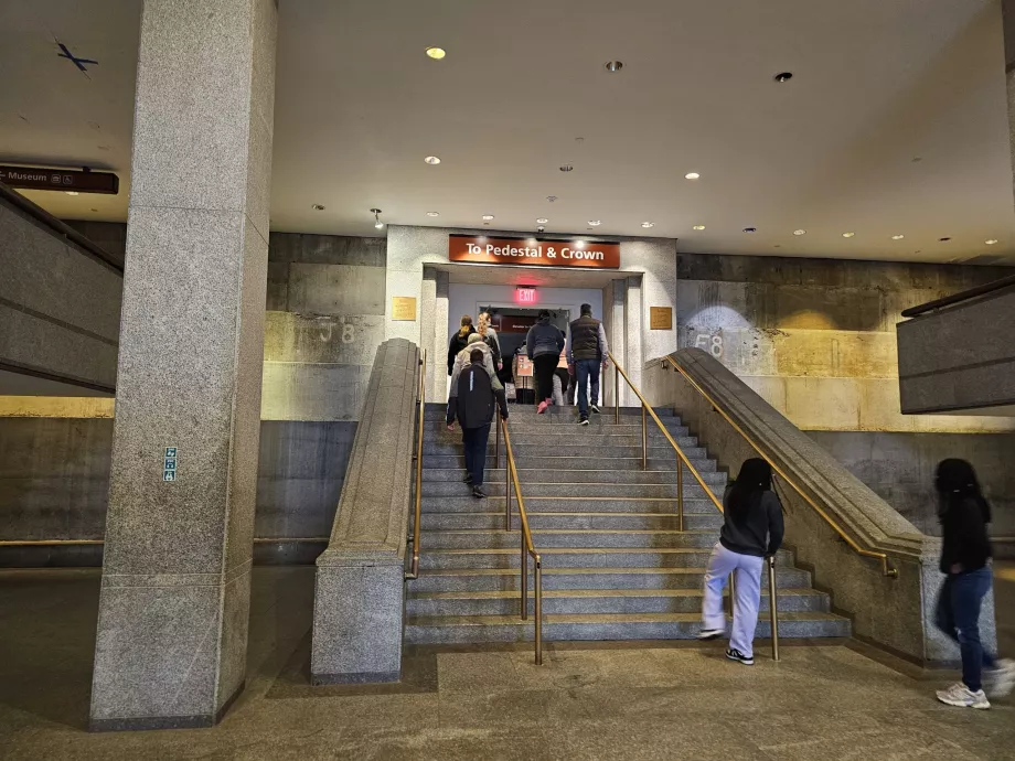 Вхід на п'єдестал