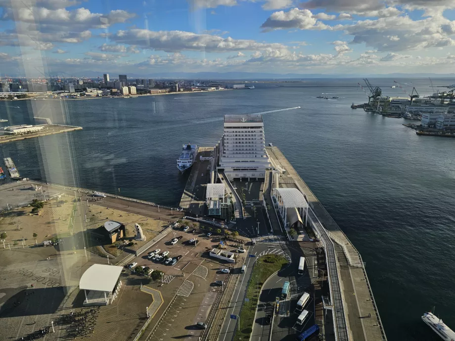 Вид з вежі порту Кобе