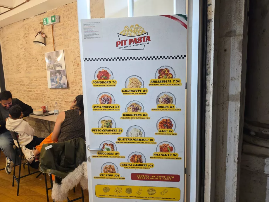 Паста з кісточками