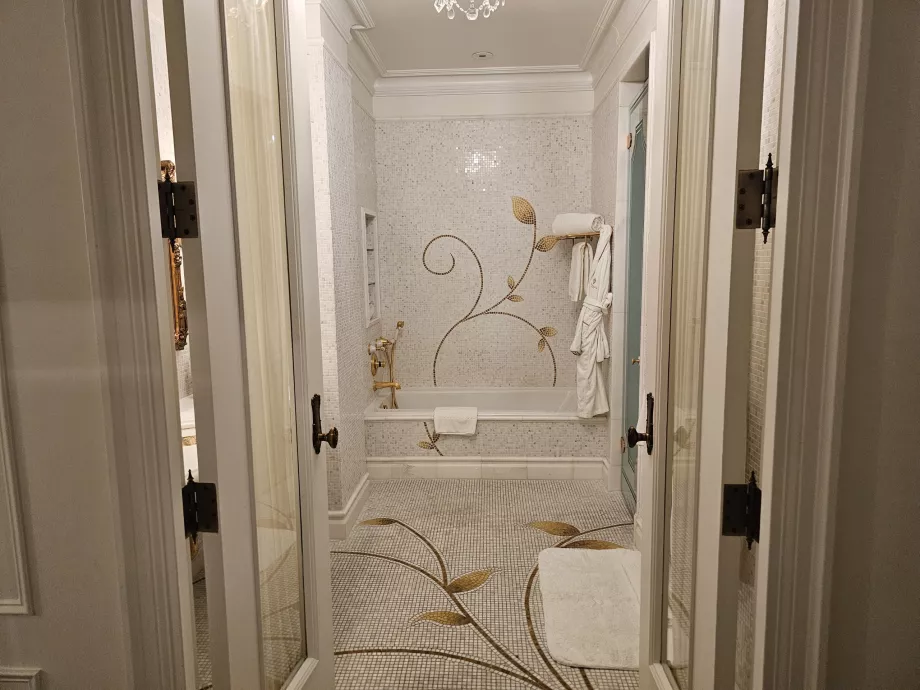 Вид на ванну кімнату