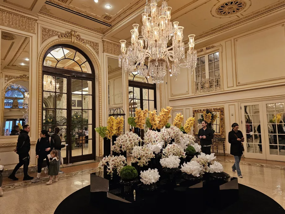 Головний вестибюль готелю