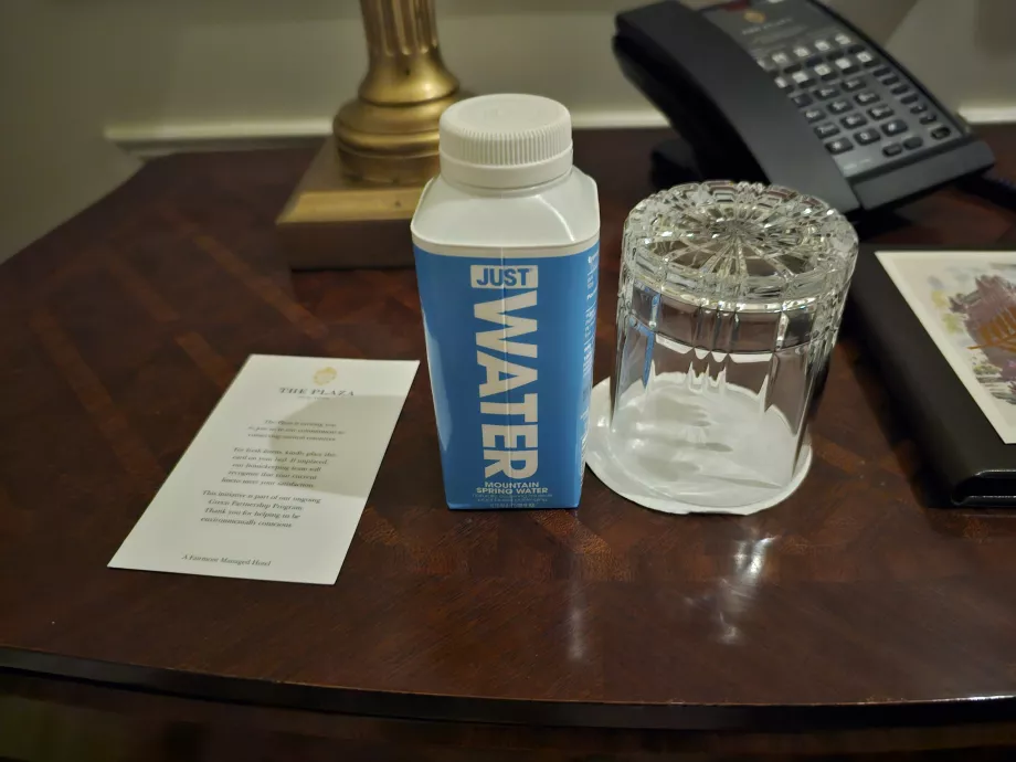 Безкоштовна вода в номері