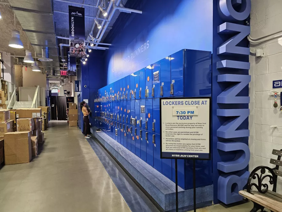 Центр NYRR, камера схову для бігунів