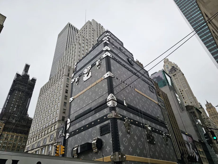 Будівля Louis Vuitton