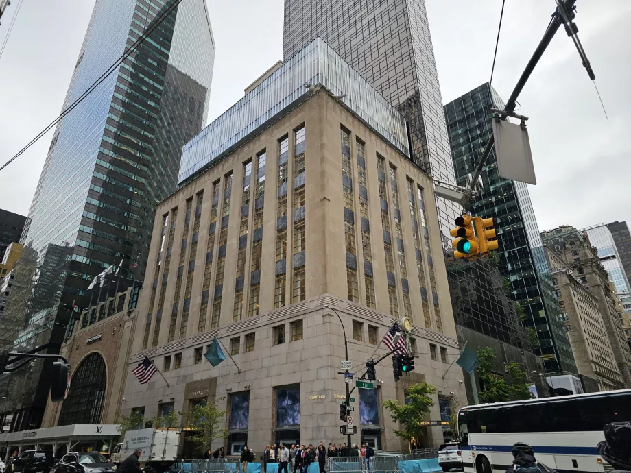 "Тіффані і Ко".