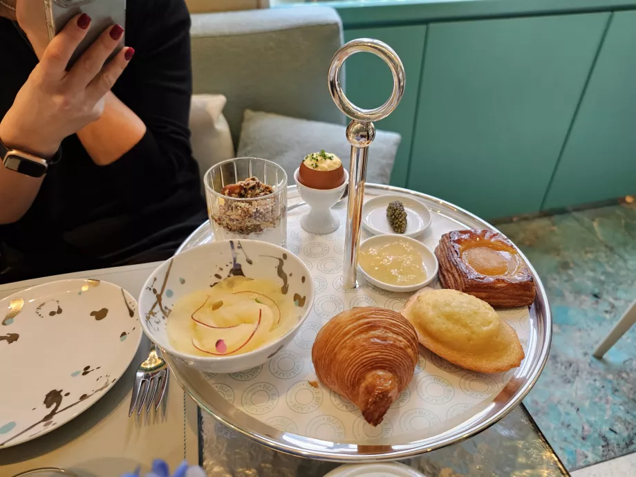 Blue Box, "Сніданок у Тіффані