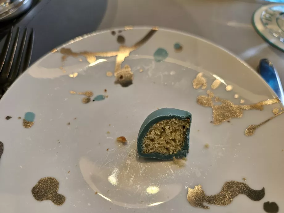 Blue Box, нарізаний десерт