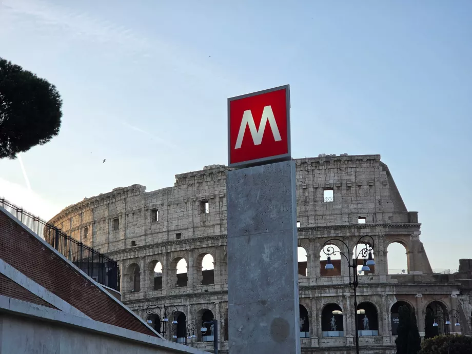Станція метро Colosseo