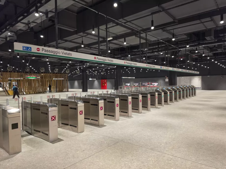 Турнікети на вході в метро