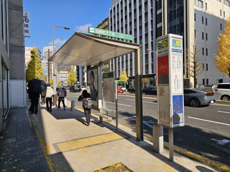 Автобусна зупинка міста Кобе