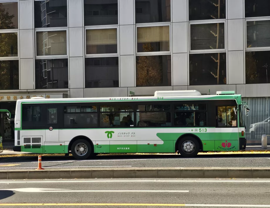 Міський автобус в Кобе