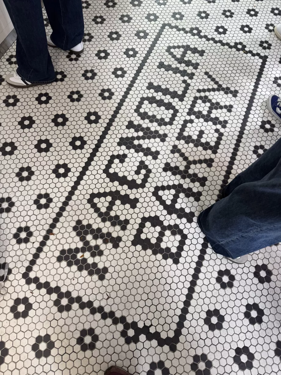 Пекарня "Магнолія", вивіска