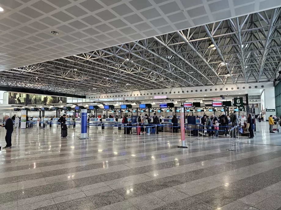 Зал реєстрації, термінал 1