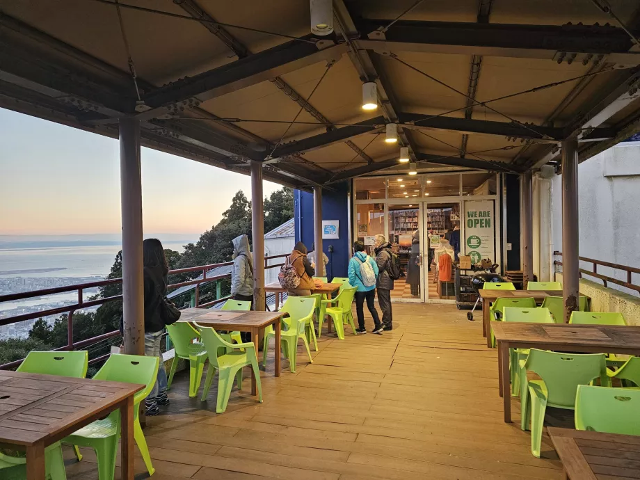 Гора Майя, ресторан