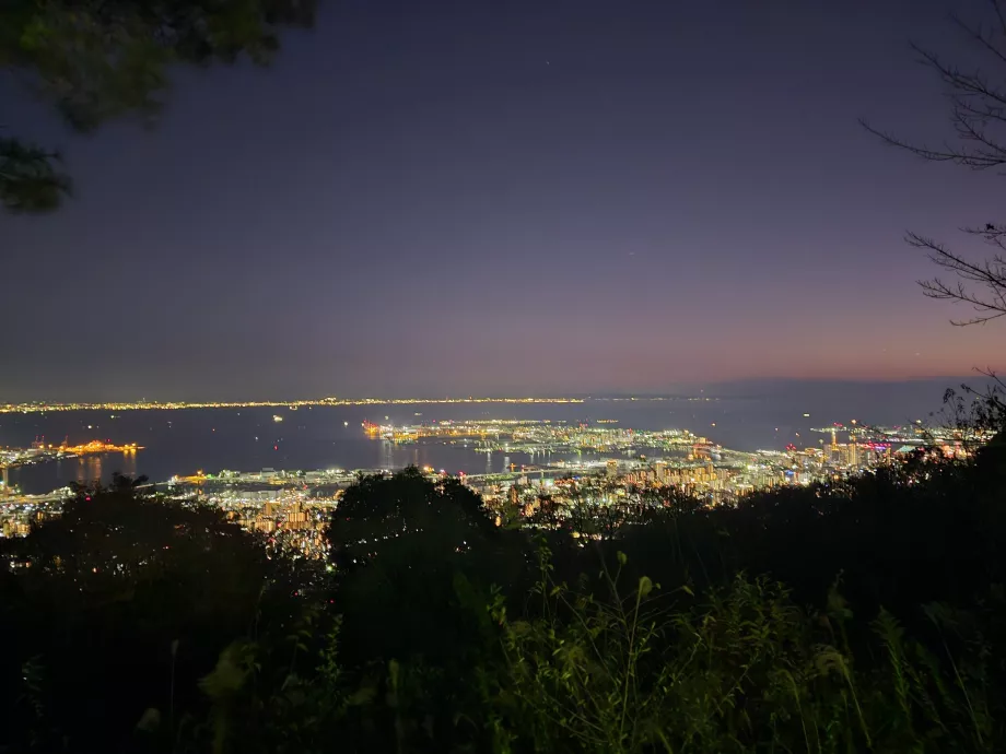 Вид з верхньої станції канатної дороги Майя