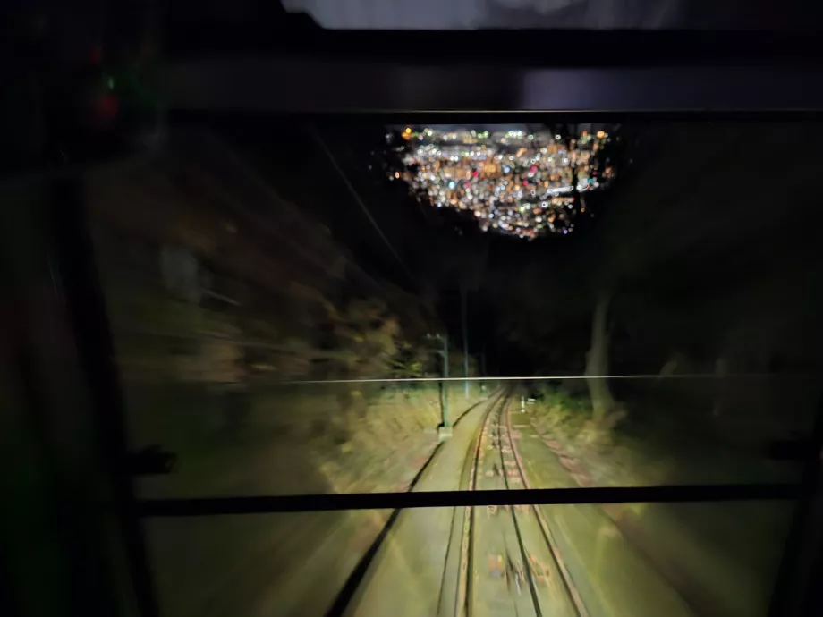 Нічна поїздка на канатній дорозі Майя