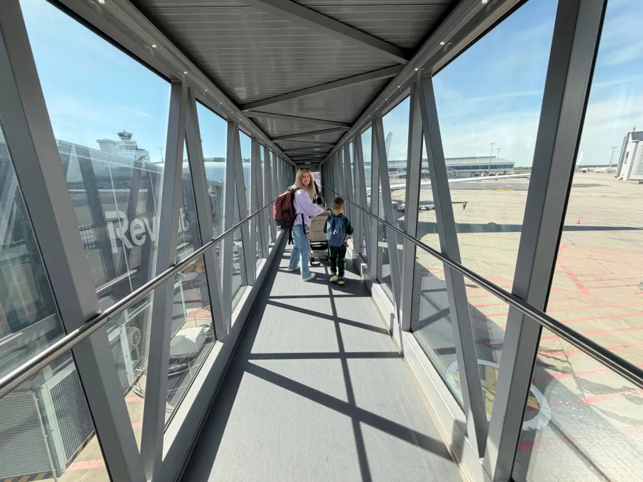 Посадковий міст A350-900