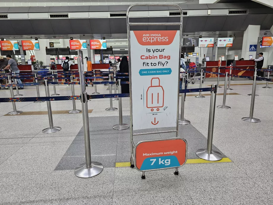 Шаблон ручної поклажі, Air India Express